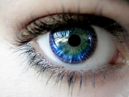 عيون زرقاء جميلة (3)