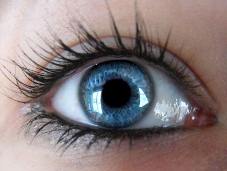 أحدث خلفيات العيون الزرقاء (1)