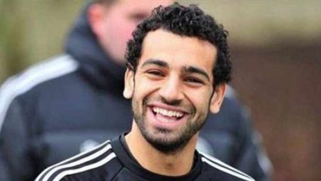 محمد صلاح بالصور (2)