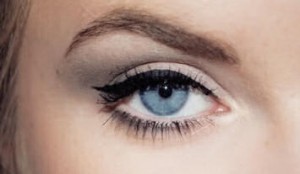 العيون الزرقاء (3)