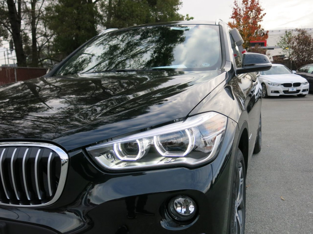 صور خلفيات ورموز BMW X1 (2)