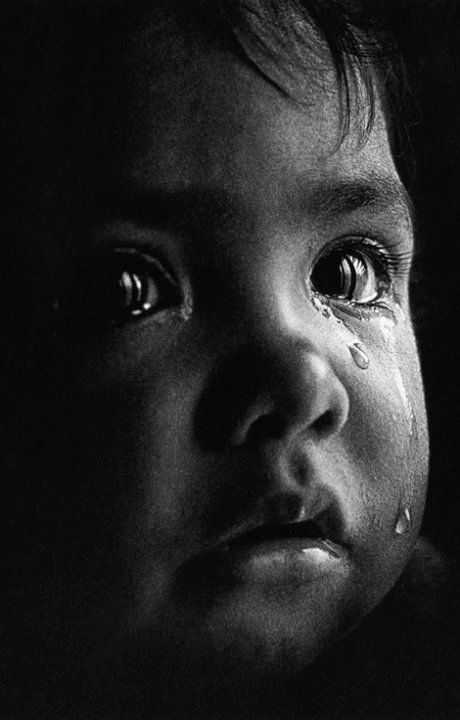 صور أطفال حزينة بدموع وبراءة الأطفال 12